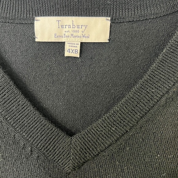 Turnbury extra fine Marino wool V Neck, long sleeve
Lightweight sweater black - Picture 4 of 6